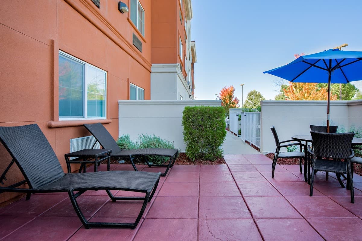 Holiday Inn Express & Suites Oroville Lake by IHG