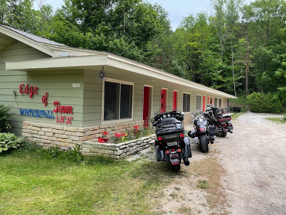 Edge of Town Motel