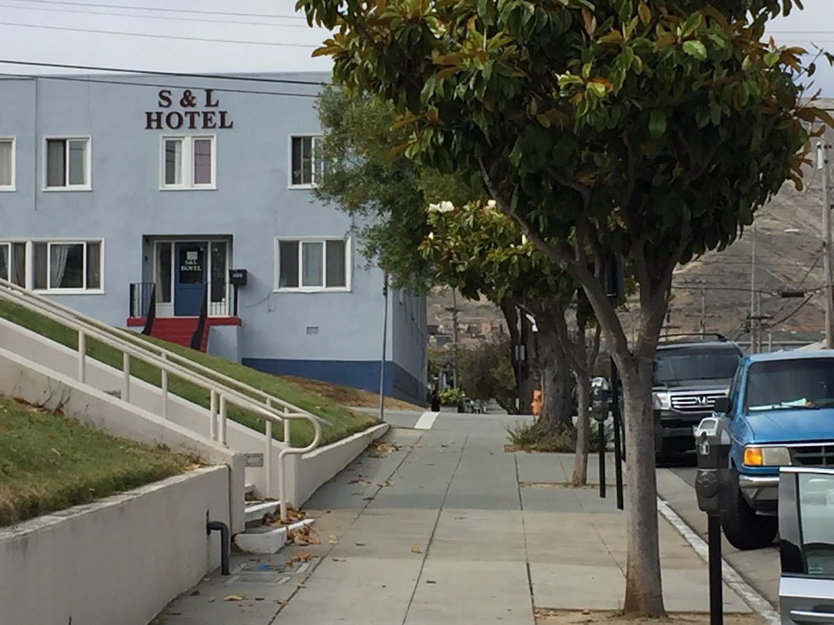 S & L Hotel