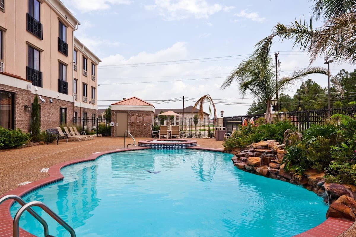 Holiday Inn Express & Suites Fairfield-North by IHG