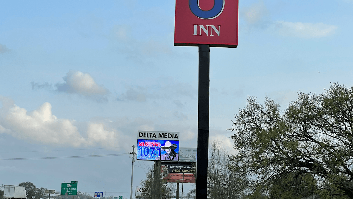 Super 6 Inn