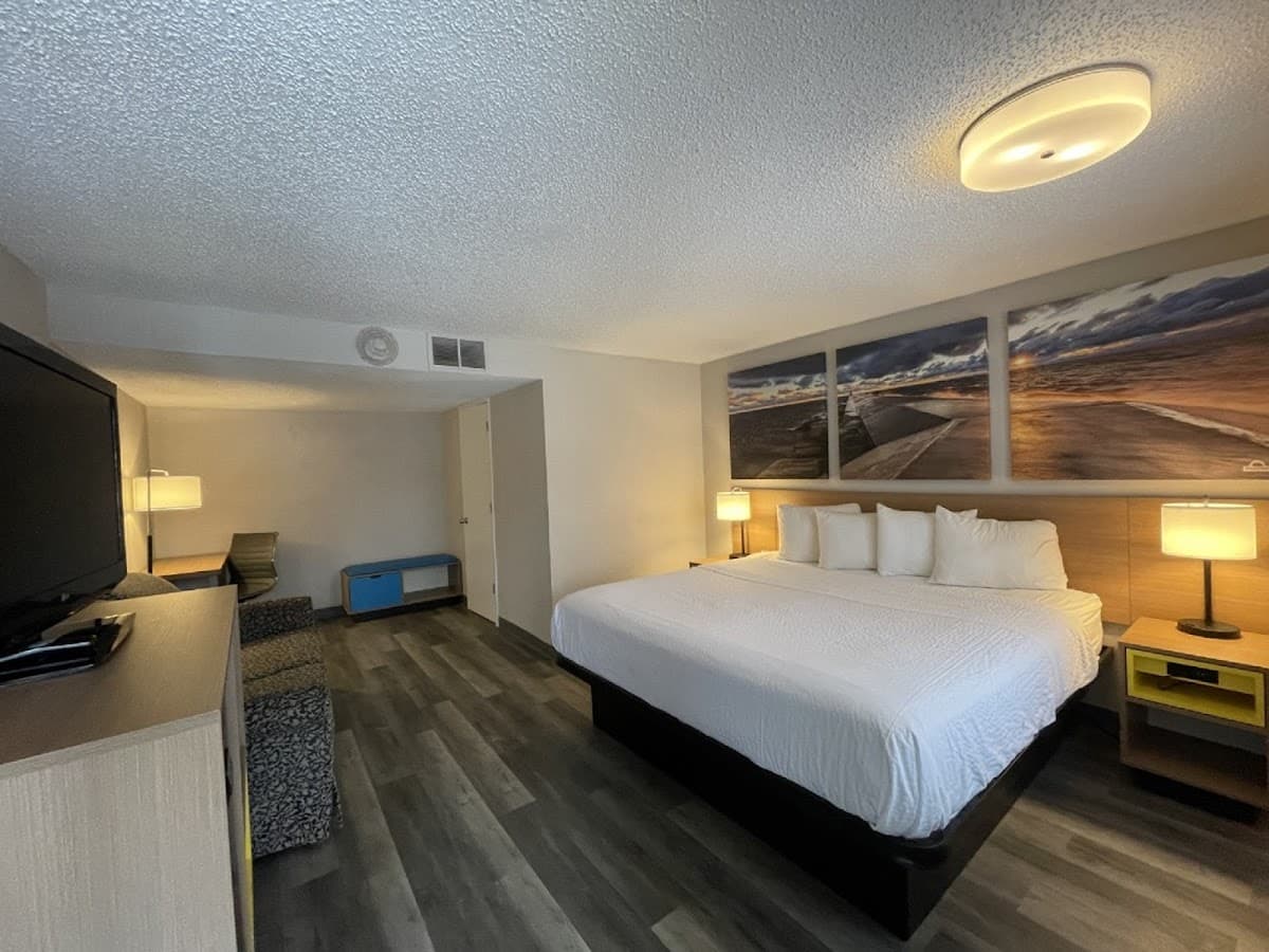 Days Inn & Suites by Wyndham Port Huron