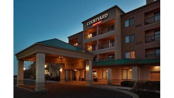 Courtyard by Marriott Chicago St. Charles