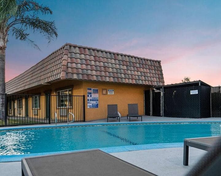 Rodeo lodge