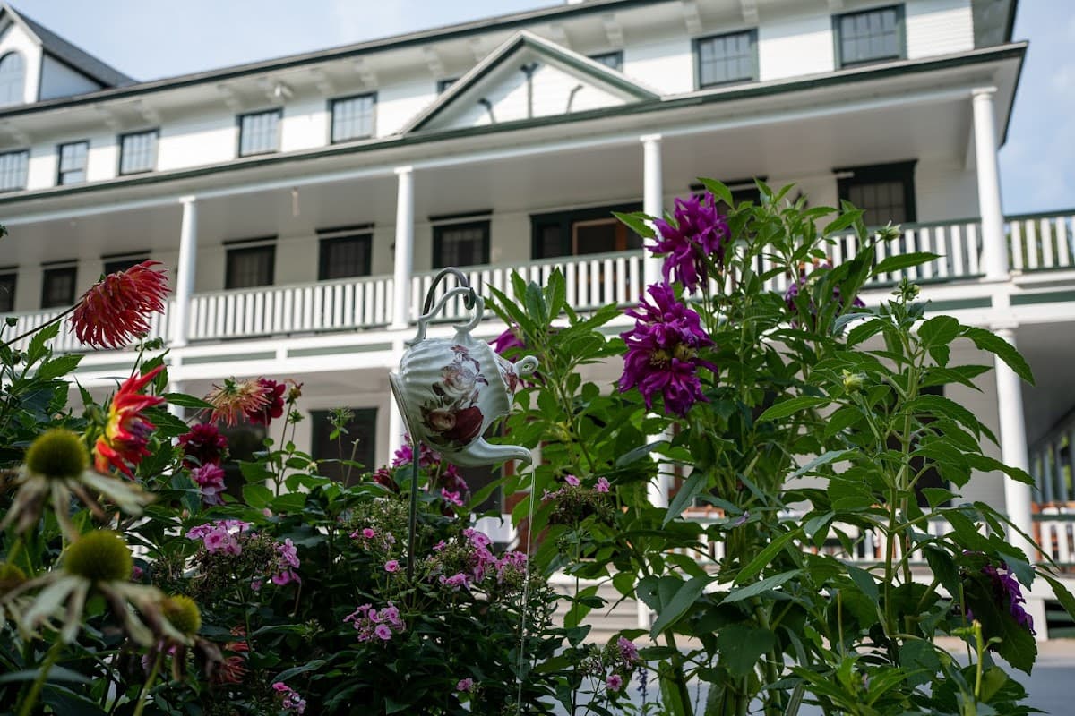 Wellesley Hotel & Restaurant