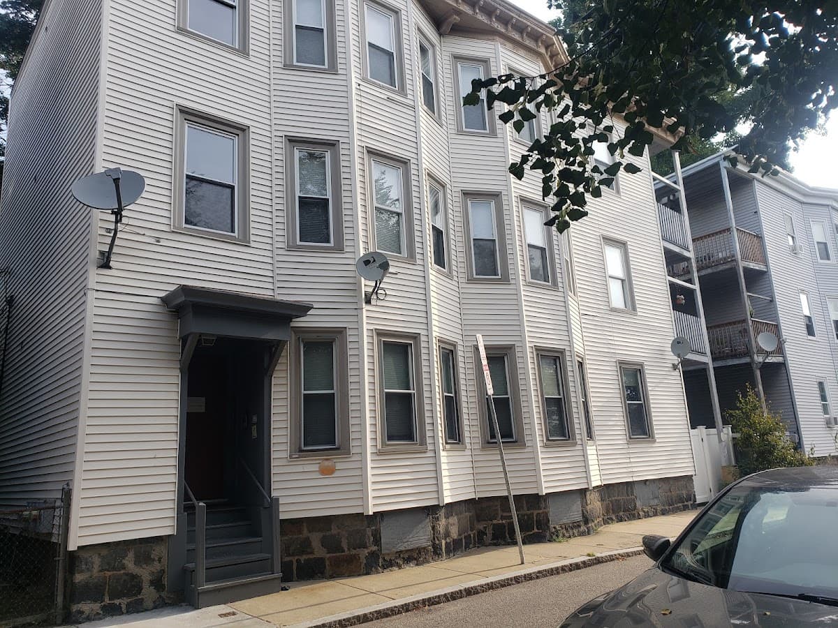 Boston Lodge & Suites