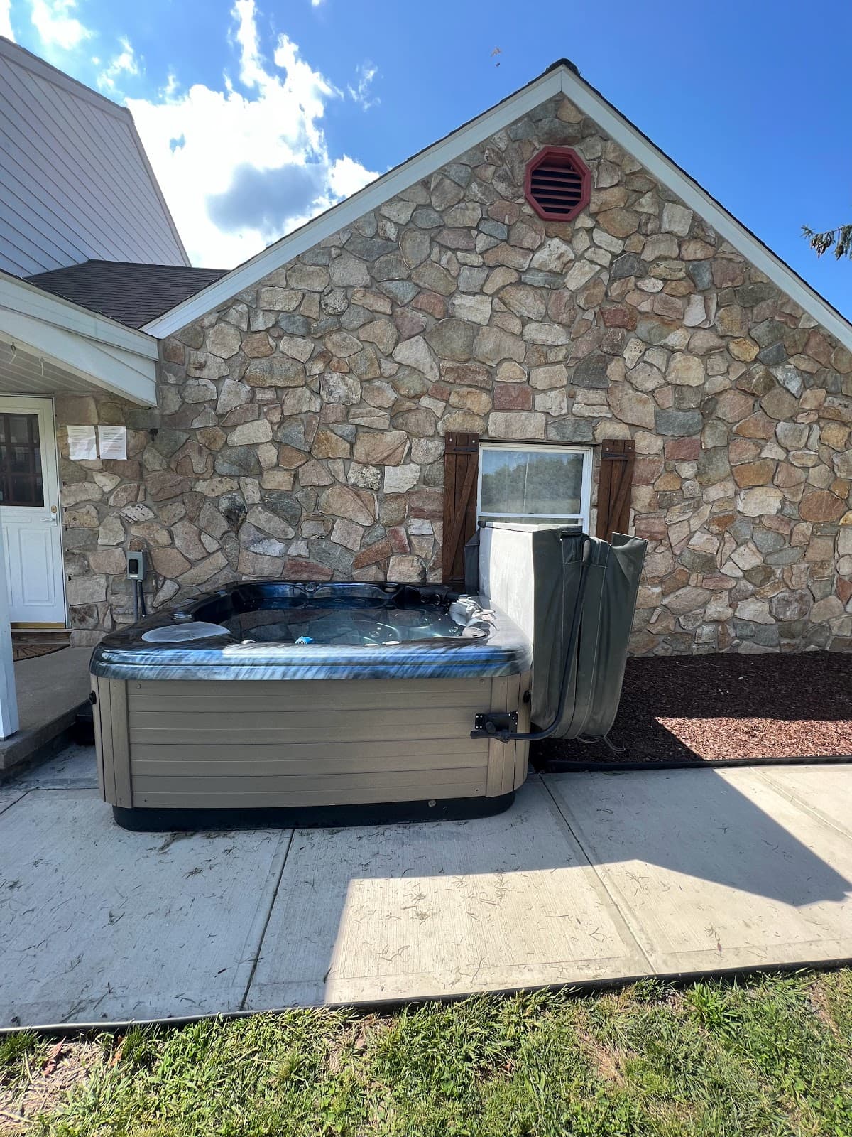 Stonehedge Farm Escape-Away LLC