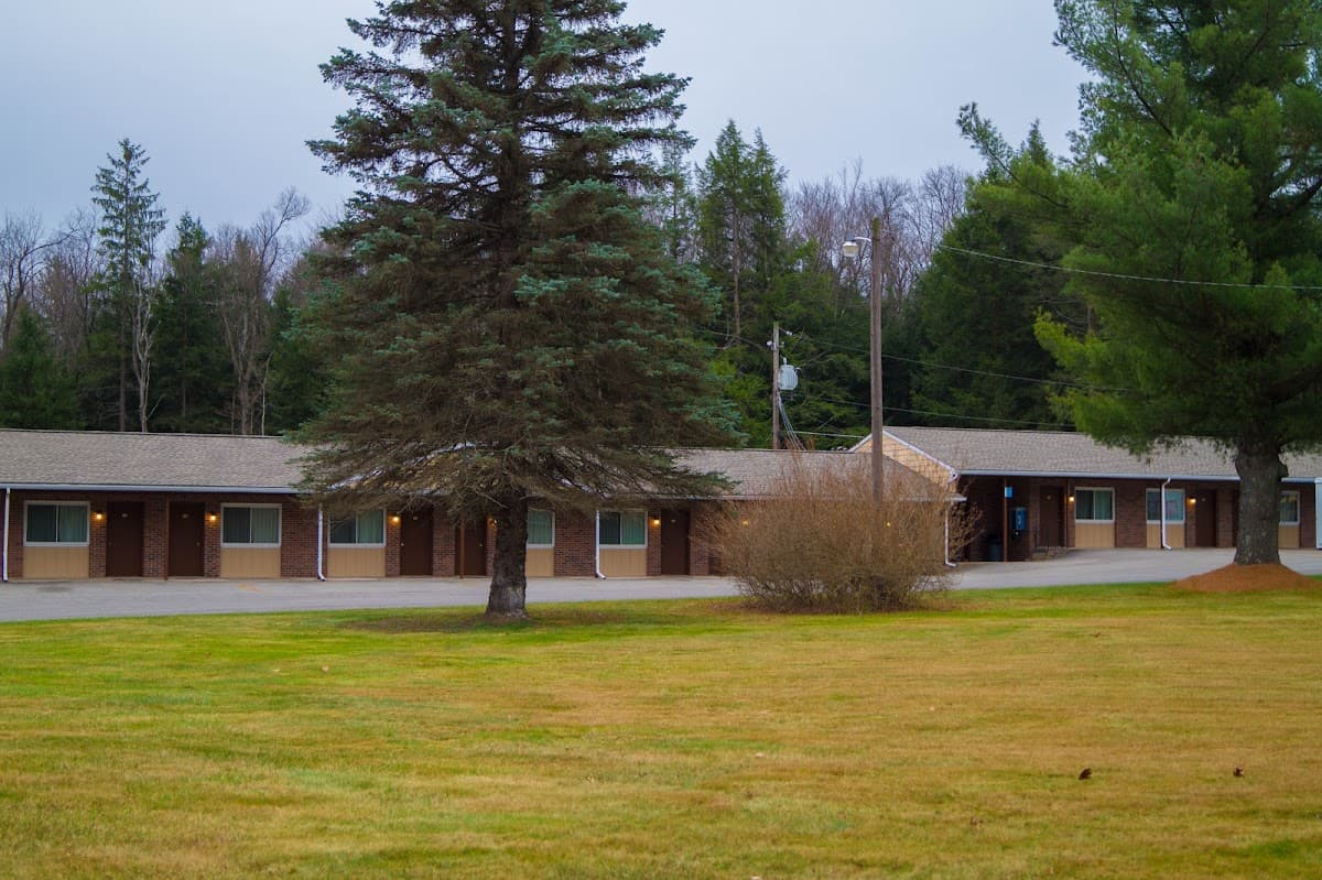 Sullivan Trail Inn & Suites